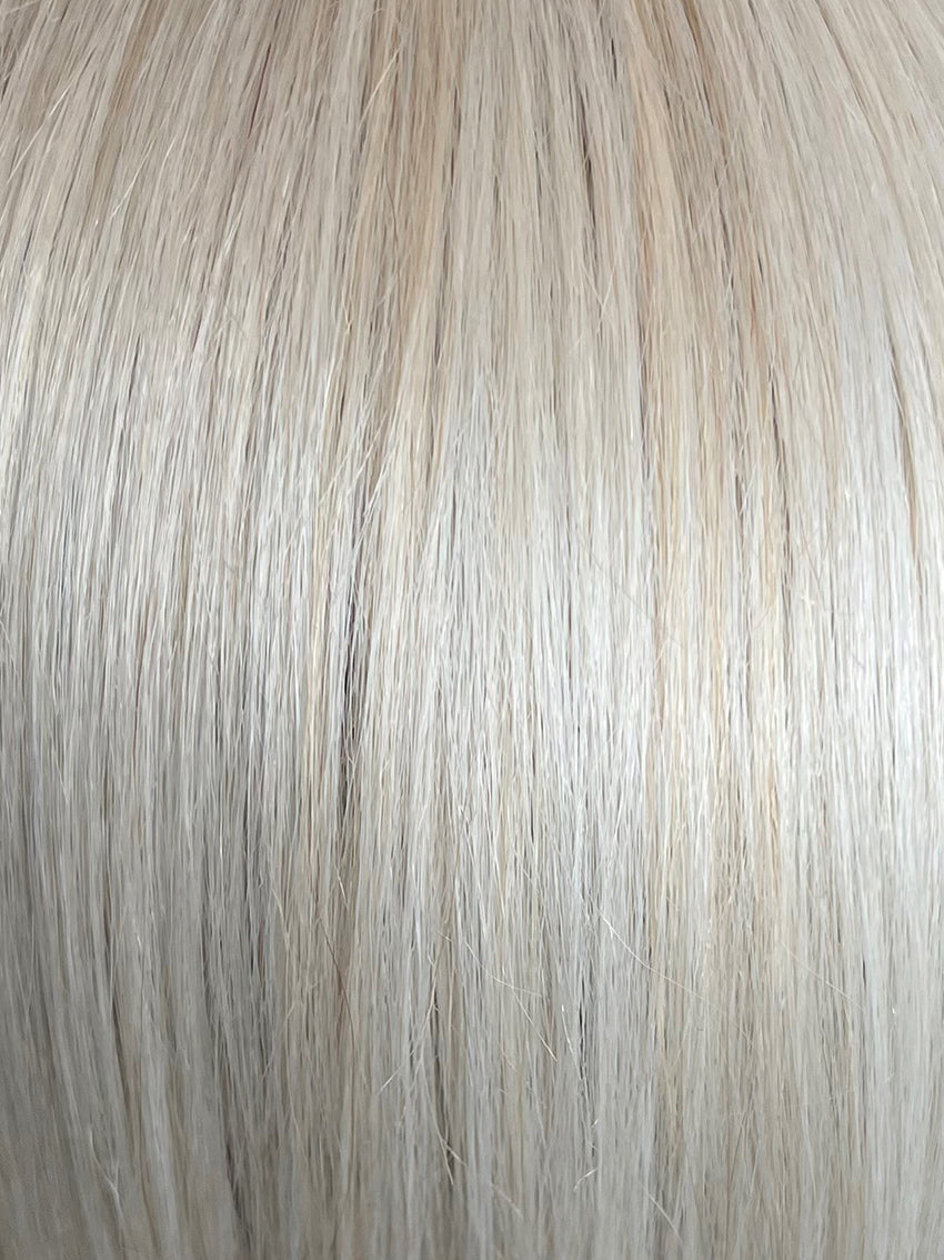 Duo Athens Deluxe by Gisela Mayer, three-quarter rear view showing the short structured silhouette and natural finish.