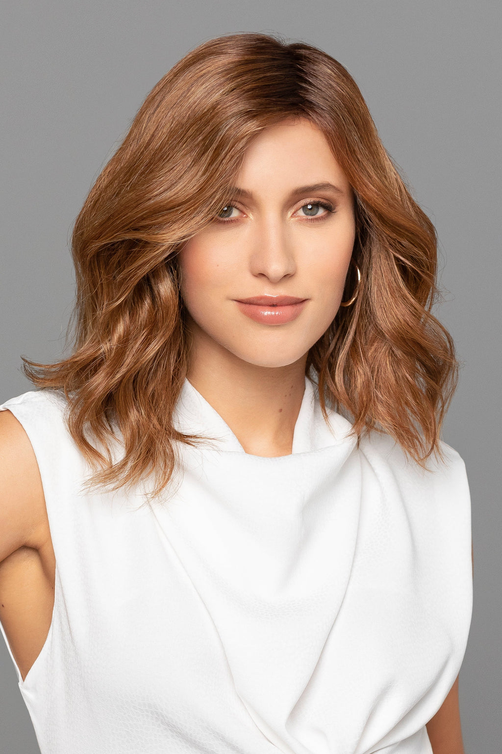 Duo Emma wig by Gisela Mayer, side view showing the long wavy style and natural-looking semi-natural Remy blend.
