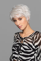 Gisela Mayer Duo Olivia, three-quarter view showing the short feminine silhouette and natural-looking top volume.