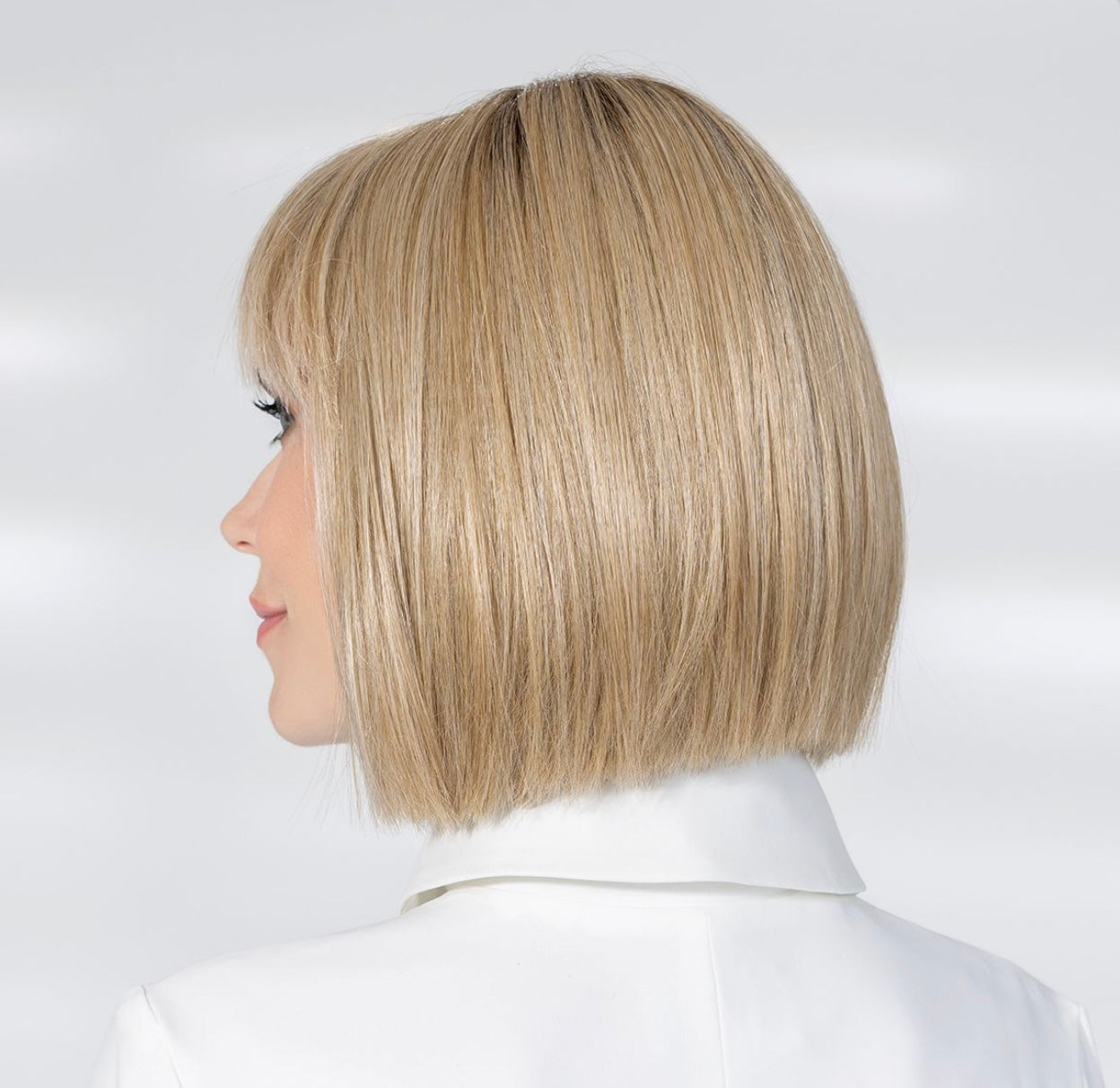 Ellen Wille Miss Comfort, three-quarter view showing the structured bob silhouette and sleek heat-resistant synthetic fiber.