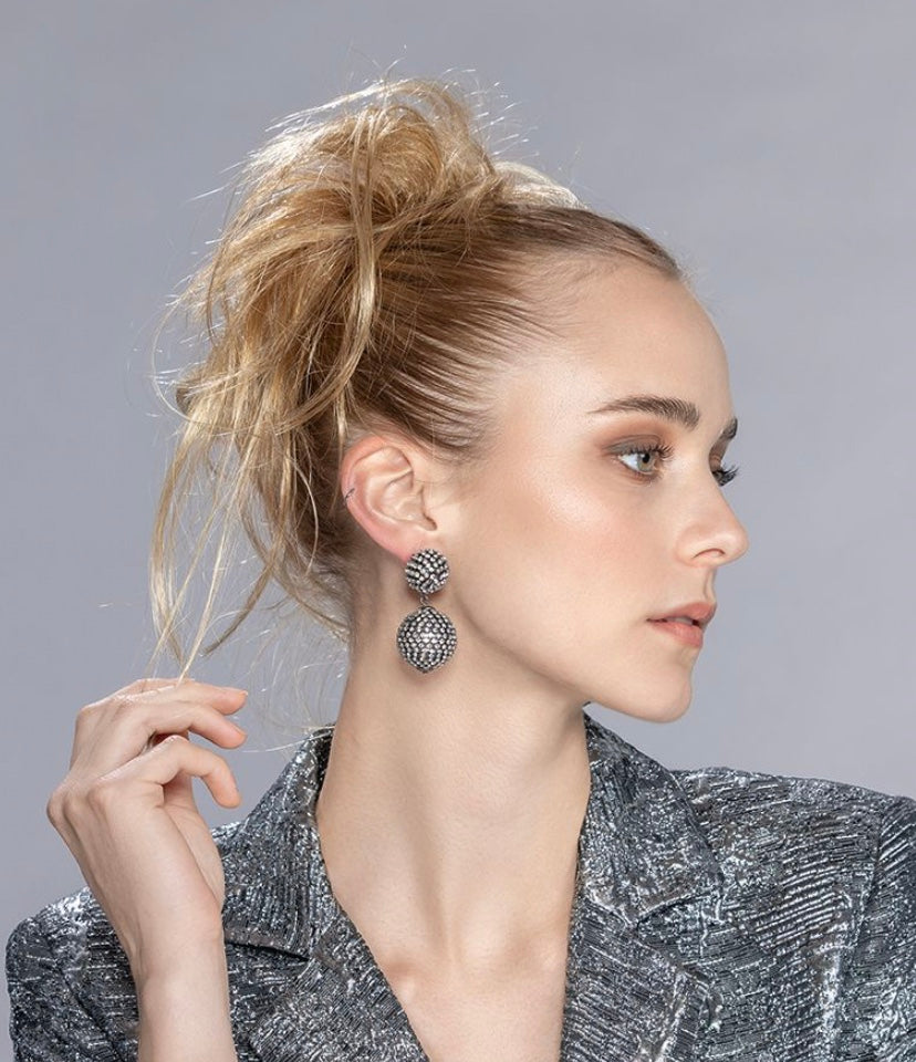 Ouzo Power Pieces hair extension by Ellen Wille worn on model - airy volume scrunchie from behind