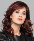Perruque femme Amelia Mono Lace, longue et glamour, parfaite pour dissimuler la pelade avec élégance et naturel.