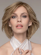 Perruque femme Brilliance Plus, 100 % cheveux naturels. Idéale pour pelade ou alopécie, frange ajustable et confort optimal.