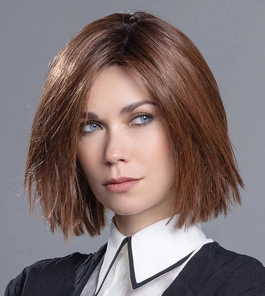 La perruque Lia Mono Part d’Ellen Wille est un carré court lisse et élégant, parfait pour dissimuler une perte de cheveux, alopécie ou chimio.