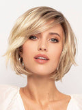Perruque femme Sun Catwalk, mi-longue et élégante, idéale pour camoufler la pelade avec naturel et raffinement.