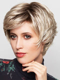 Perruque femme Wind, courte et volumineuse, pratique et élégante, idéale pour dissimuler l’alopécie avec naturel.