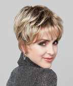 Perruque femme Young Gisela Mayer, courte et structurée, idéale pour camoufler l’alopécie avec style et volume naturel.