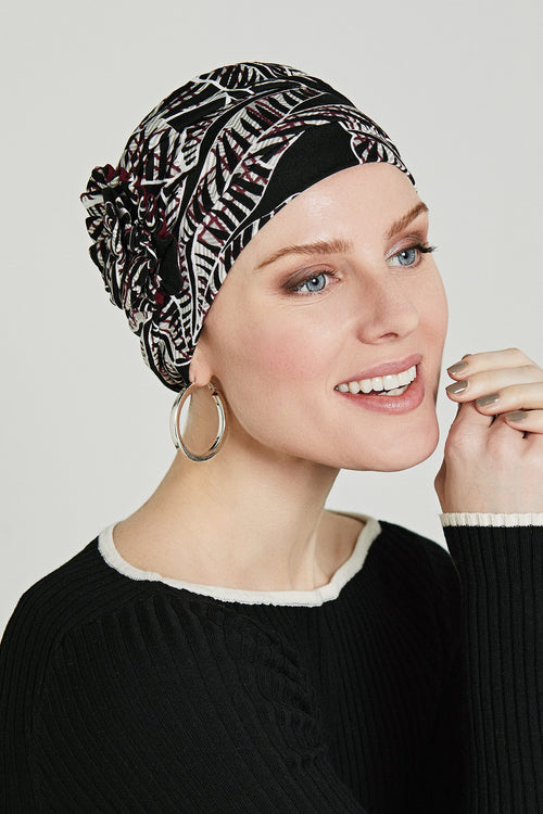 Bonnet chimio Cap Anna : look bohème et pétillant, en viscose et élasthanne. Confortable, couvrant et volumineux après chute de cheveux ou pelade.
