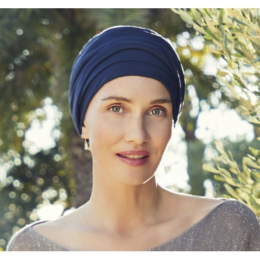 Léger et confortable, ce bonnet 37.5® régule chaleur et humidité, protégeant efficacement les cuirs chevelus sensibles après chimio ou pelade.