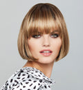 Perruque Classic Joy Gisela Mayer, carré droit avec frange structurée, style chic, féminin et glamour