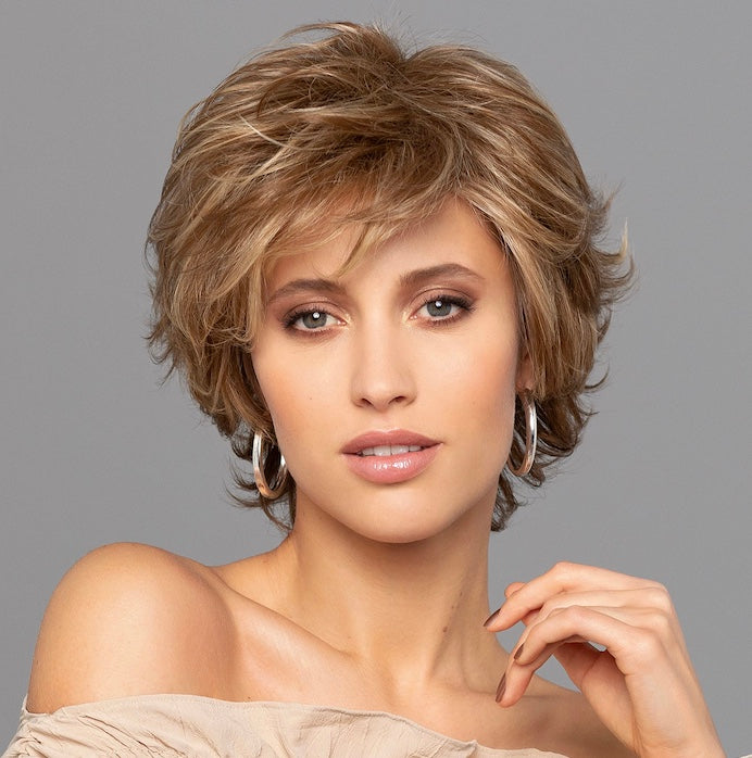 Perruque Duo Aria Gisela Mayer wigs – modèle à l’effet ultra naturel avec frange délicate, composée de 30 % cheveux naturels Remy Hair et 70 % fibre synthétique résistante à la chaleur pour un look discret et élégant