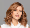 Perruque Duo Emma Gisela Mayer wigs – coiffure longue aux ondulations élégantes et pleines de mouvement, composée de 30 % cheveux naturels Remy Hair et 70 % fibre synthétique résistante à la chaleur pour un look moderne et naturel