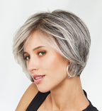 Perruque femme Gisela Mayer Duo Catwalk Mono Lace au rendu ultra naturel. Modèle élégant et confortable, mêlant cheveux naturels Remy Hair et fibres synthétiques résistantes à la chaleur, pour une coiffure harmonieuse et facile à entretenir.