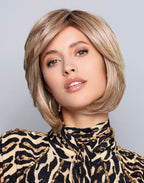 Perruque Nature Kiss Mono Gisela Mayer wigs, mi-longue, coupe plongeante, frange sur le côté, style naturel et confortable
