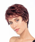 Perruque Sky Gisela Mayer wigs, mi-longue ondulée, volume élégant, style féminin moderne et raffiné