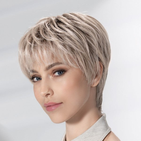 Novel Deluxe wig by Ellen Wille - short sleek cut in heat-resistant synthetic fiber