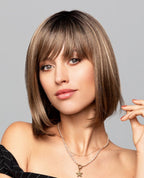 Perruque Paige Mono Part Gisela Mayer, mi-long carré avec frange effilée, style moderne et look élégant