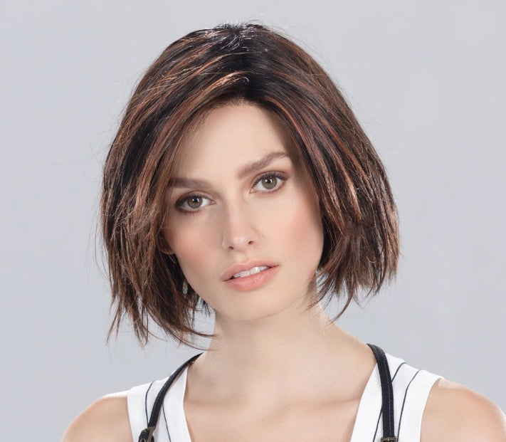 Perruque Ready Mono Part Ellen Wille wigs pour femme – coupe carrée droite moderne et élégante, bordure frontale invisible et Cool Pads pour confort optimal, fibre synthétique premium résistante à la chaleur jusqu’à 130°C, facile à coiffer et à entretenir