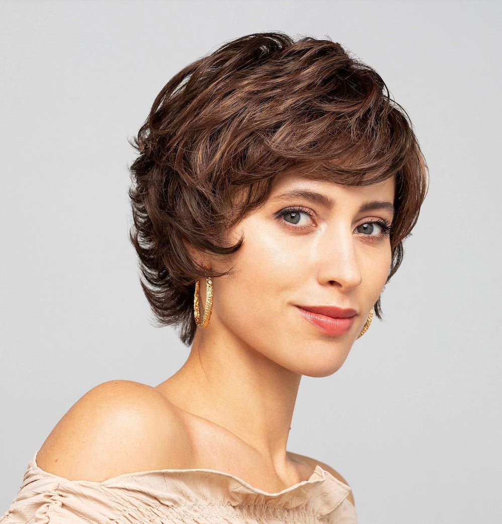 Perruque Riva Mono Lace Gisela Mayer – coupe courte structurée avec frange légère, look naturel et féminin