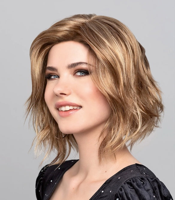 Perruque Vision Trend Gisela Mayer, carré mi-long ondulé, look féminin et naturel, idéal pour camoufler la perte de cheveux