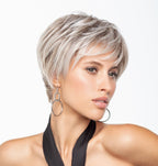 Magic Clic Deluxe wig by Gisela Mayer, lifestyle view showing the structured short balayage cut and modern finish of the MAGIC collection.